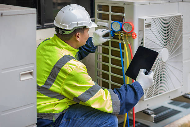Professional Hvac technician working in Piñon Hills, CA